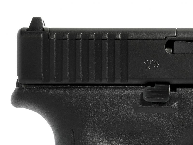Detail integrovaného systému MOS – i zde bylo nutné posunout více dozadu (směrem ke střelci) hledí pistole. Uvedený rozdíl můžete dobře porovnat na tomto a vedlejším snímku.